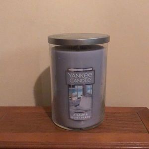 22 oz Yankee Candle - A Calm & Quiet Place